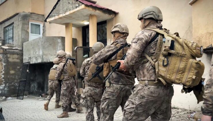 Hakkari’de kaçakçılık şebekesi çökertildi