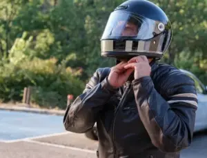 Motosiklet şoförlerine hayati tavsiye: Yalnızca kask kâfi değil
