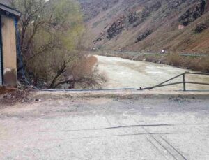 Taşbaşı Köprüsü hasar gördü