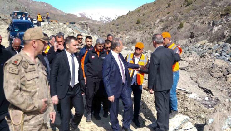 Vali Taşyapan: “Heyelan bölgesinde risk devam ediyor”