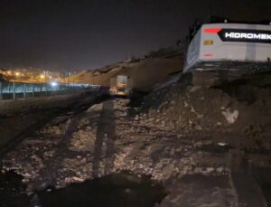 Yüksekova’da heyelan: Pizok yolu trafiğe kapatıldı