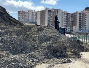 Yüksekova’da toprak kayması: Pizok yolu 18 gündür kapalı