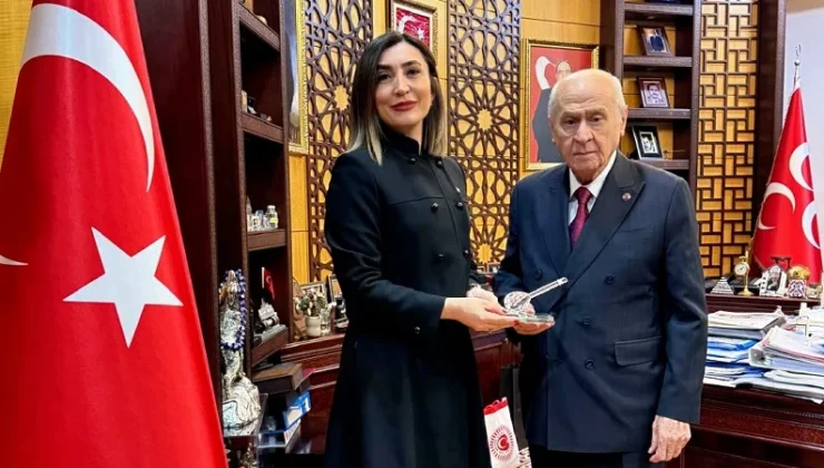 Alevi Bektaşi Kültür ve Cemevi Başkanı Esma Ersin’den Devlet Bahçeli’ye ziyaret