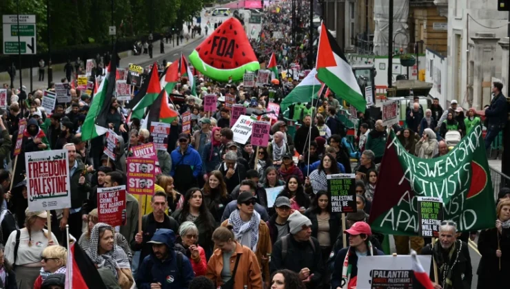 Londra’da Filistin’e takviye için Nakba yürüyüşü düzenlendi