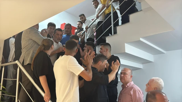 CHP İzmir’de olaylı gece