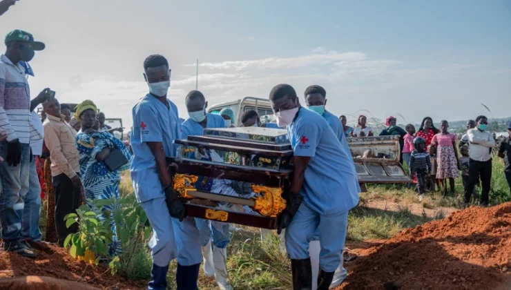 Demokratik Kongo Cumhuriyeti’nde Ebola’dan hayatını kaybeden bir vatandaş toprağa verildi