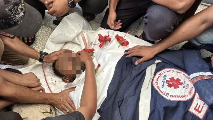 İsrail ordusunun Gazze’de bir aracı daha maksat aldığı taarruzda 1 sıhhat vazifelisi hayatını yitirdi