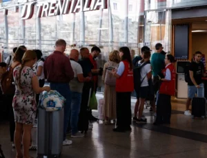 İtalya’da ulaşım, eğitim ve sıhhat bölümlerinde genel greve gidildi