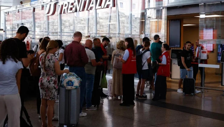İtalya’da ulaşım, eğitim ve sıhhat bölümlerinde genel greve gidildi