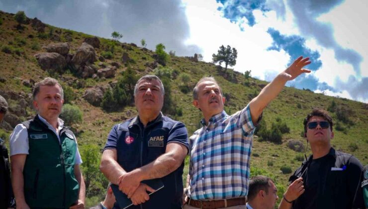 Uzman gruplar heyelan alanını inceledi