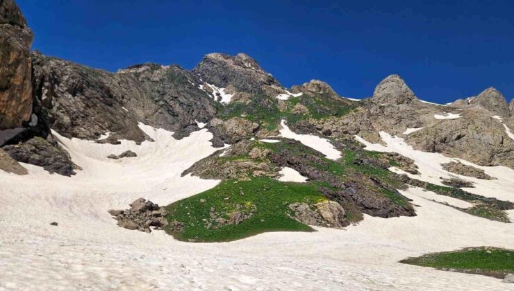 Diyarbakırlı Aktürk’ten Cilo Reşko Tepesi’ne solo tırmanış
