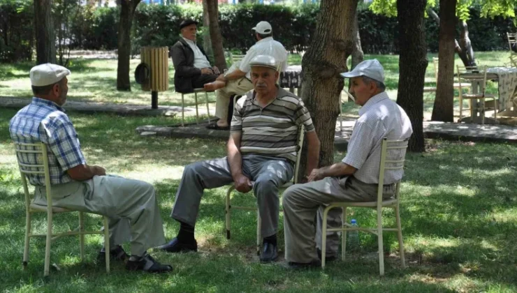 Sıcak havalarda susuzluk hissi olmasa bile her gün en az 2-2,5 litre sıvı tüketilmeli