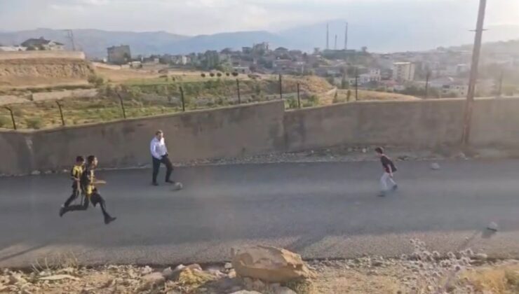 Kaymakam Volkan Hülür, Sokakta Futbol Oynayan Çocuklara Eşlik Etti